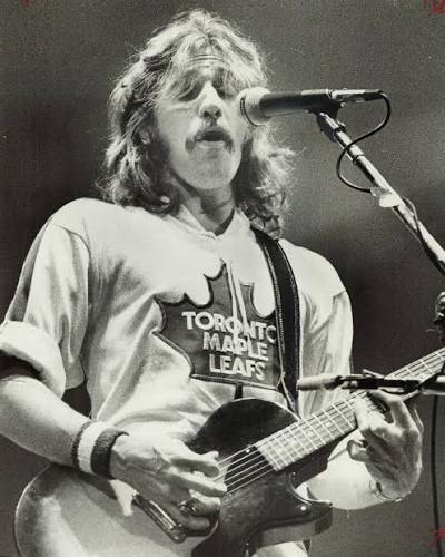 Glenn Frey performing live in a Toronto Maple Leafs shirt — the opening image for an essay on blue carbon, seagrass and the limits of mean-based models.
